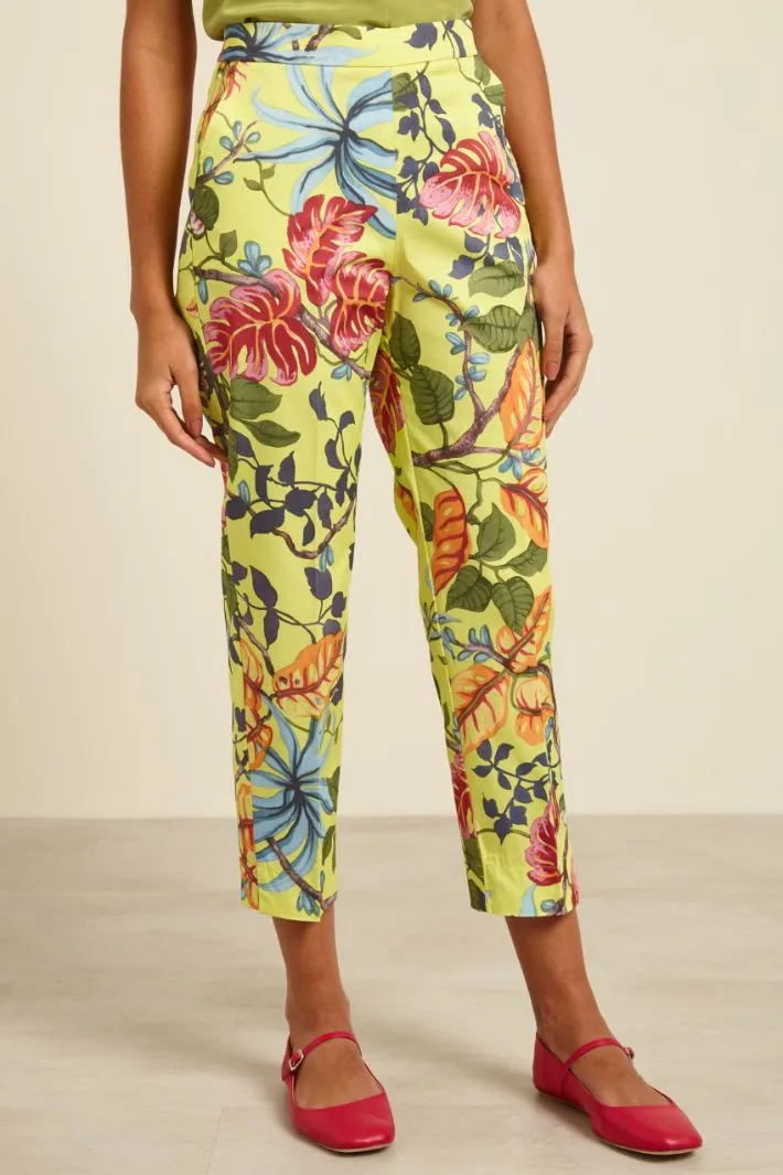 Pantaloni capri in gabardina