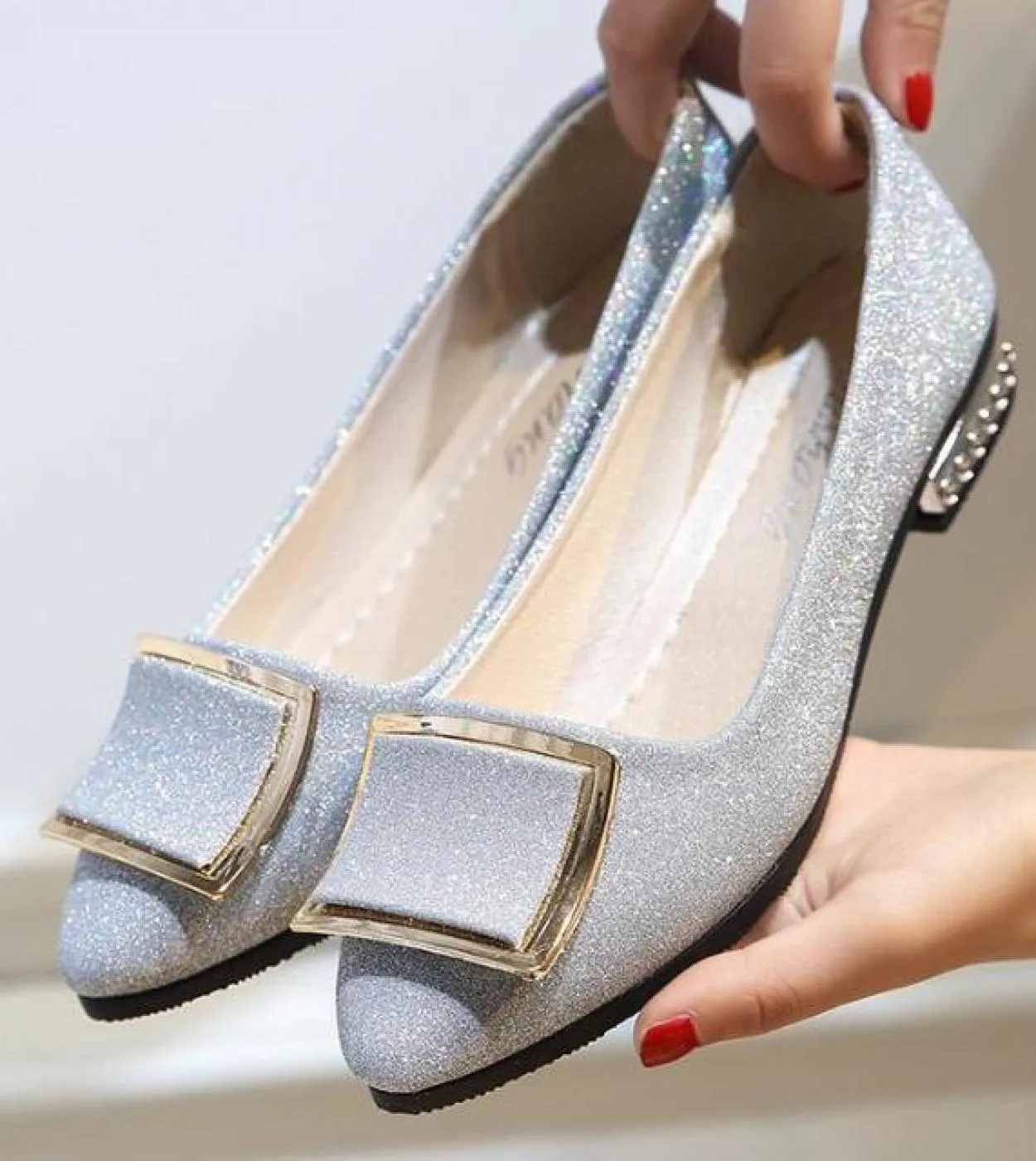 Scarpe basse da donna Cool Golden Buckle Scarpe basse Mocassini da donna Ballerine Bling Bling Scarpe nere Casual Slipon con pun
